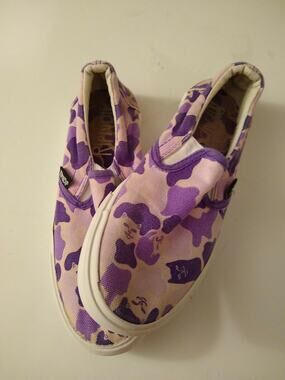 ripndip Girls Size 5 purple cameo slip on shoes